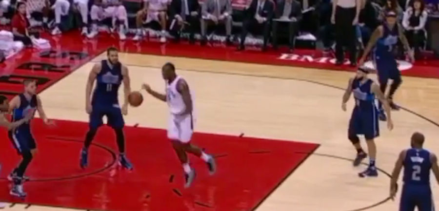 Bismack Biyombo&#39;s Terrible Post Move Was Just Too Much For JaVale McGee