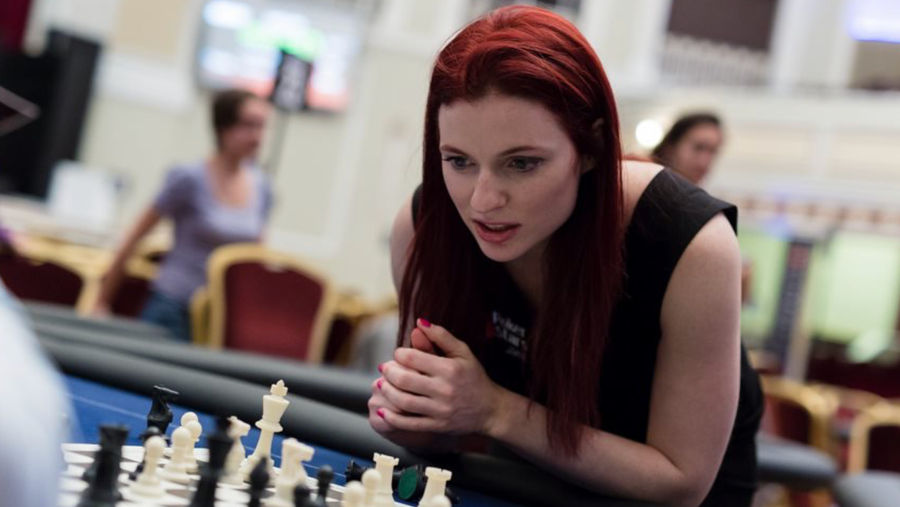 Isolated Queens Blitz Their Way Into The Twitch Spotlight