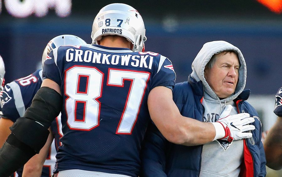 Report: Bill Belichick Chewed Out Gronk In Front Of Teammates For Using Tom Brady's Sketchy Guru<em></em>