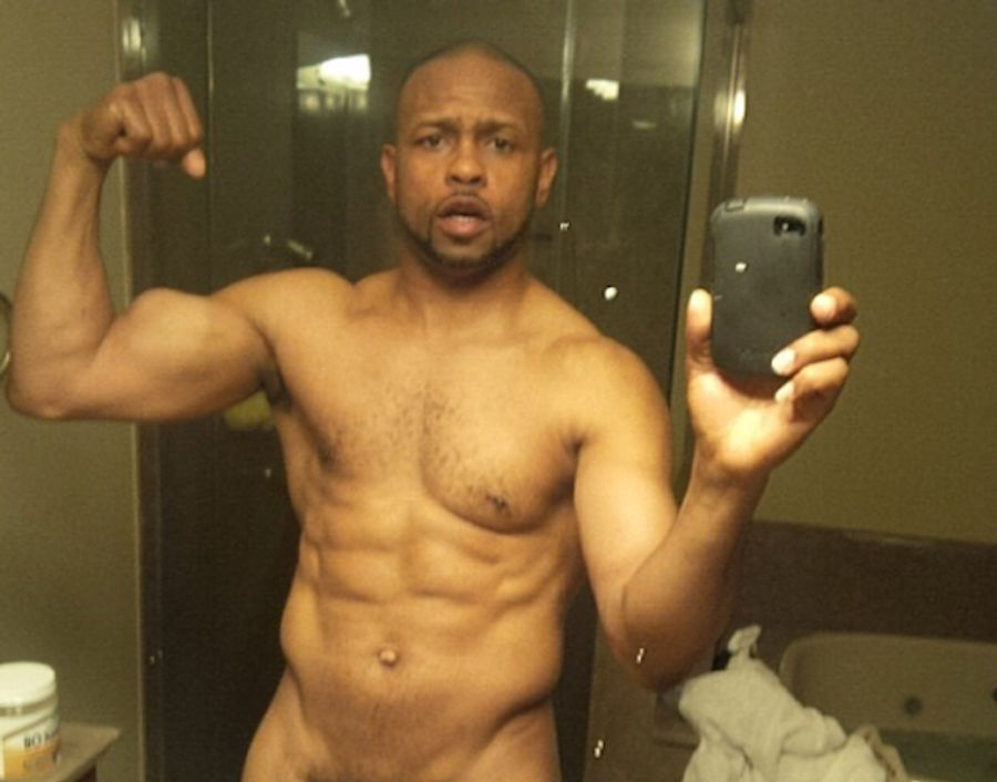 Roy Jones Jr.&#39;s Sexting Technique Is Very On-Brand [NSFW]