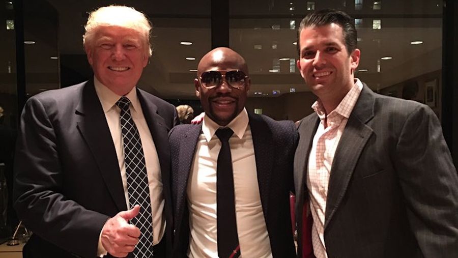 Floyd Mayweather Manages Photo Op In Which He's Not The Biggest Asshole<em></em>