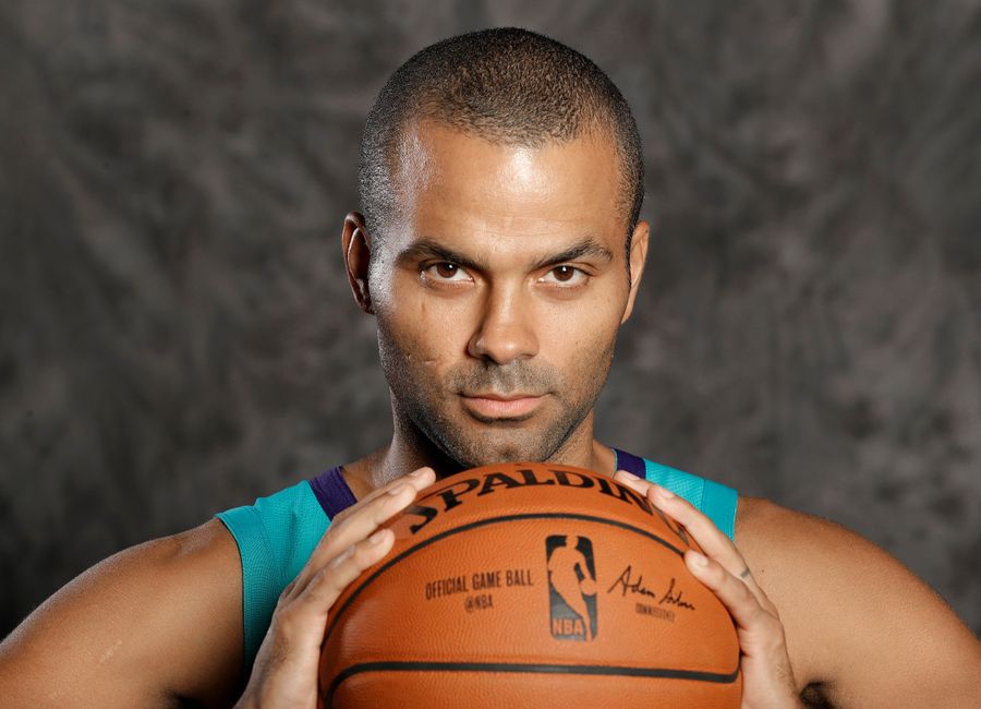 These Photos Of Tony Parker In A Hornets Uniform Do Not Look Right