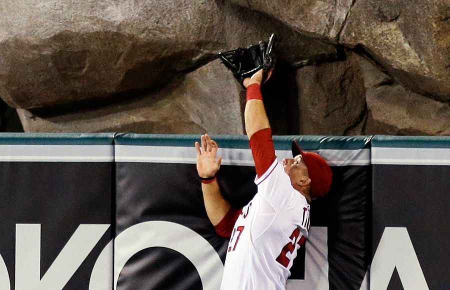 Mike Trout Can Dunk And Shoot