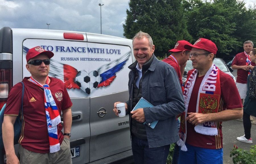 Nice Russian Men Bring A Message Of Love To France—But Not In The Gay Way