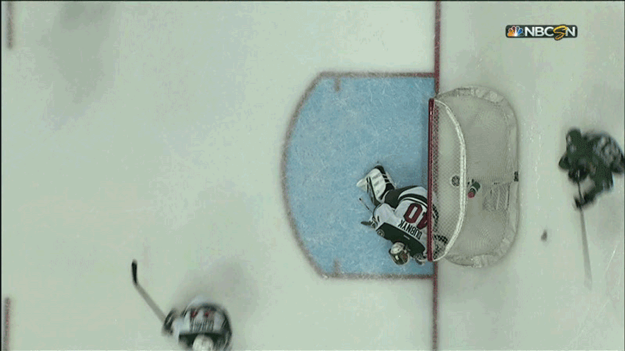 Stars Take 1-0 Lead On Bizarre Goal