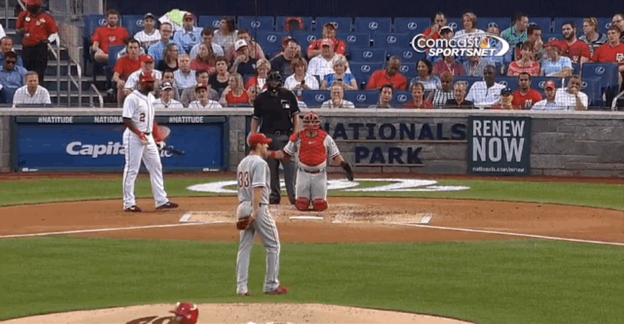 Cliff Lee Exits Early With Injury, Yells "Fuck!"