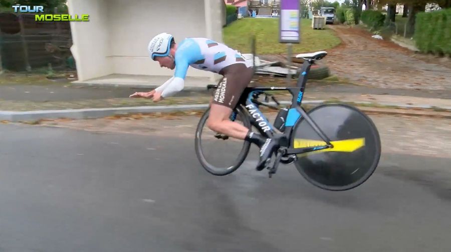 Cyclist Crashes At High Speed After His Handlebars Snap Off