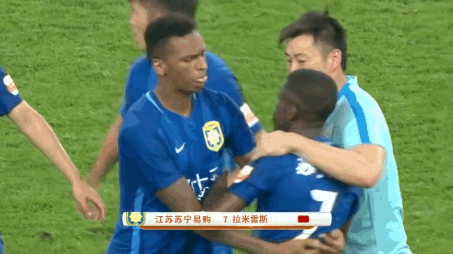 Something Like 20 Dudes Try To Stop Ramires From Murdering A Referee