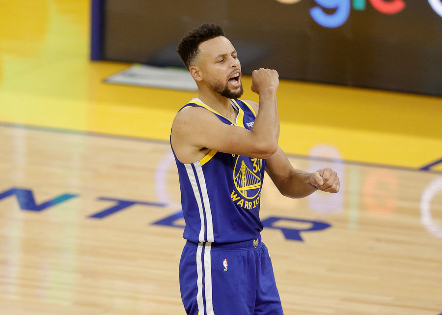Steph Curry randomly dumpsters Acie Law, who did nothing to deserve this