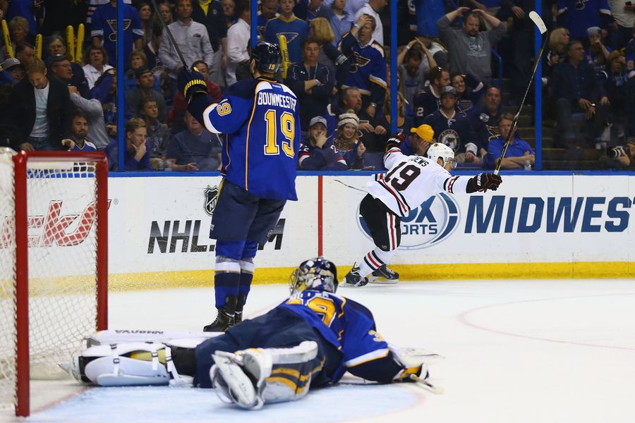 Blues Fan Has Facepalm For The Ages After Toews Goal