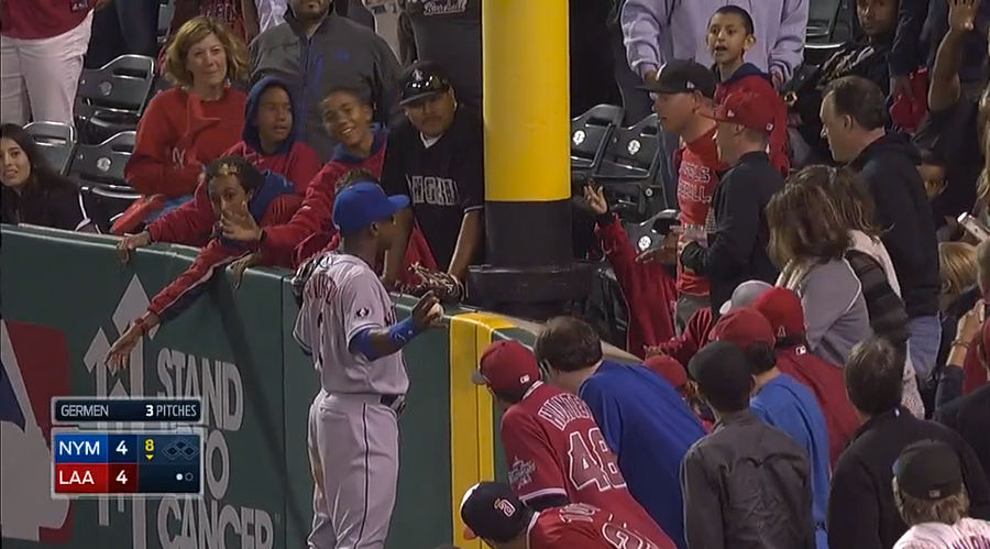 Fan Touches Curtis Granderson During Game, Immediately Regrets It