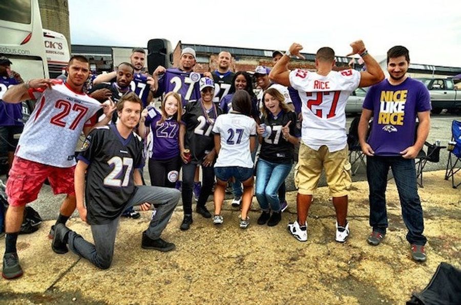 Ravens Fans Stand Up For Ray Rice