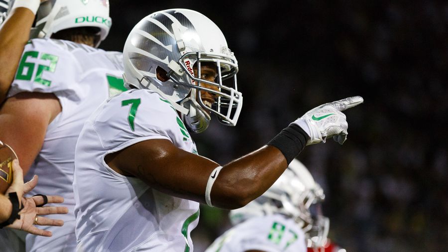 Report: Former Oregon Receiver Brought Down Gunman At A Portland High School