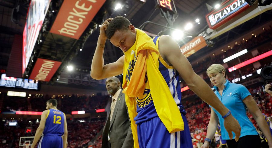 Stephen Curry Sprains MCL, Will Miss At Least Two Weeks