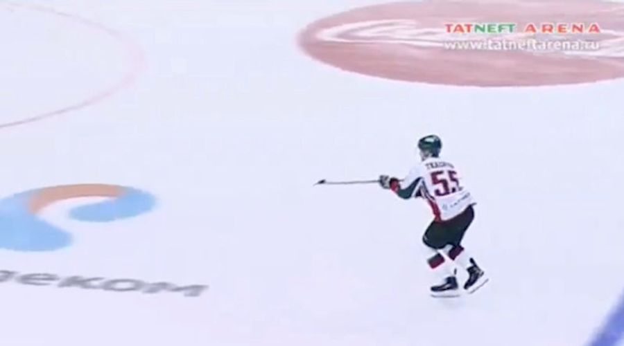 Hockey Trick Shot Is Like A Thunderbolt From Zeus<em></em>