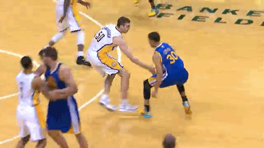 Watch Steph Curry Ruin Defenders&#39; Lives For Eight Minutes