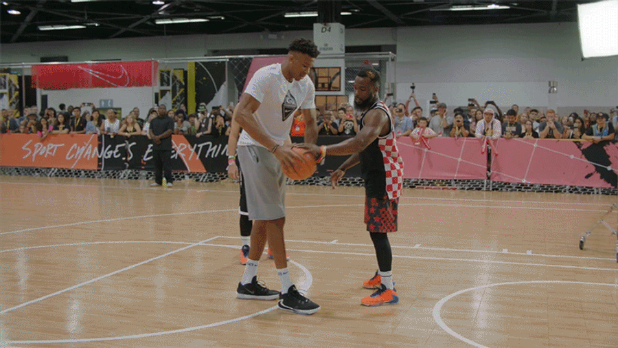 Mortals Foolishly Test Giannis Antetokounmpo&#39;s Grip Strength