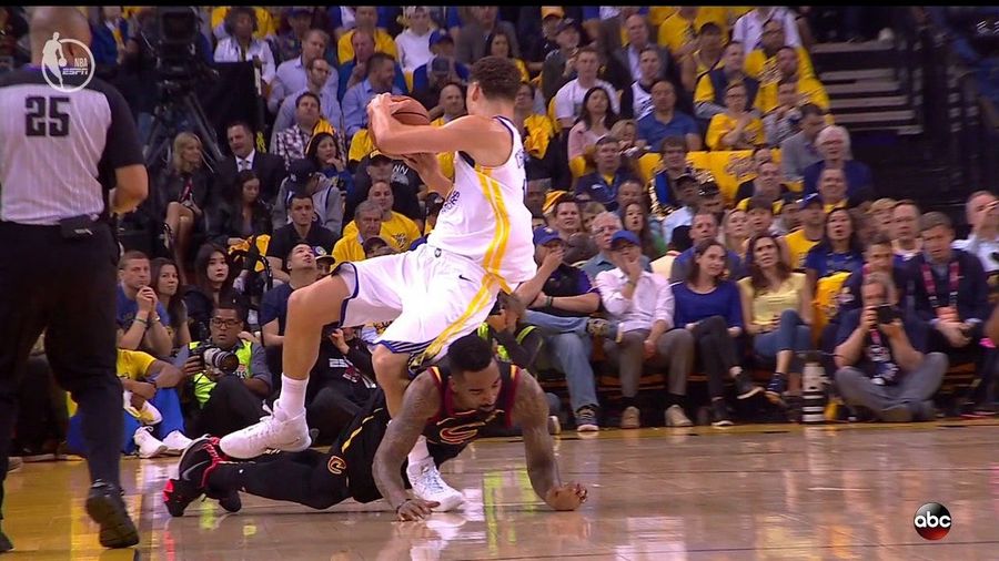 Klay Thompson Exits Game 1 After J.R. Smith Knocks Out His Legs [Update]