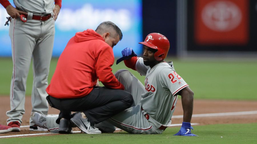 Andrew McCutchen Injures Knee In Stupid, Fluky, Unfair, Stupid Rundown [Update]