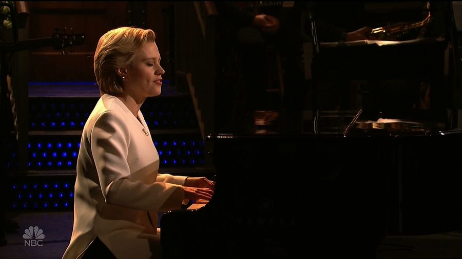 <i>SNL</i> Cold Open: Kate McKinnon, Playing Leonard Cohen's "<em></em>Hallelujah"<em></em>