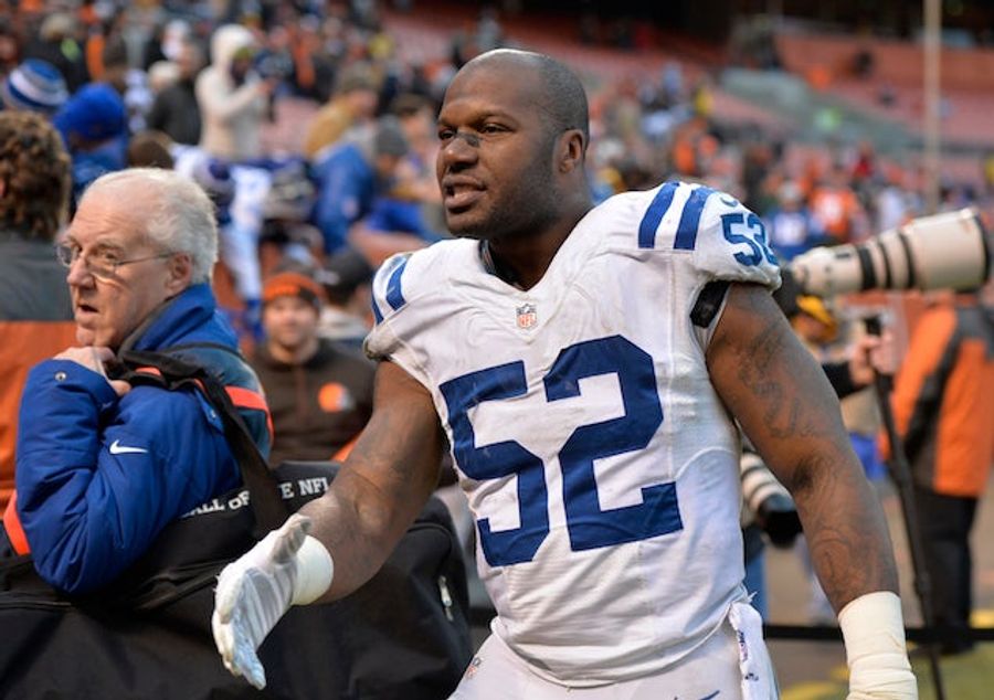 Cops: Colts LB D'Qwell Jackson Punched Pizza Guy Over Parking Spot