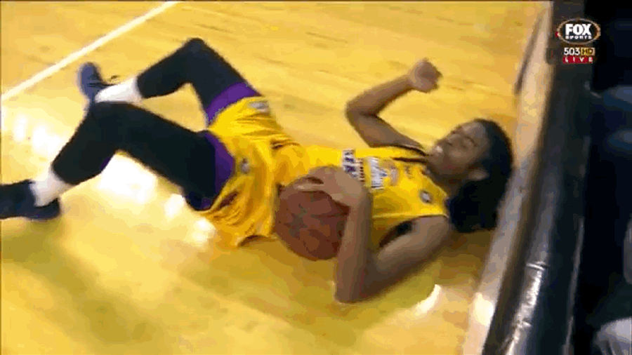 Australian Basketball Fan Pours Beer On Marcus Thornton, Acts Like Nothing Happened