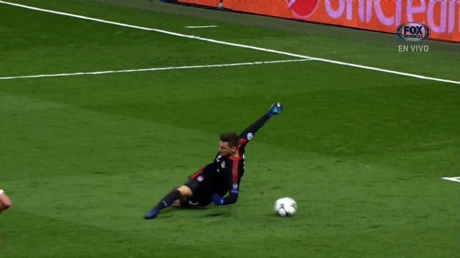 Historically Horrendous Boner By Bayern Munich&#39;s Keeper Gifts Real Madrid A Goal