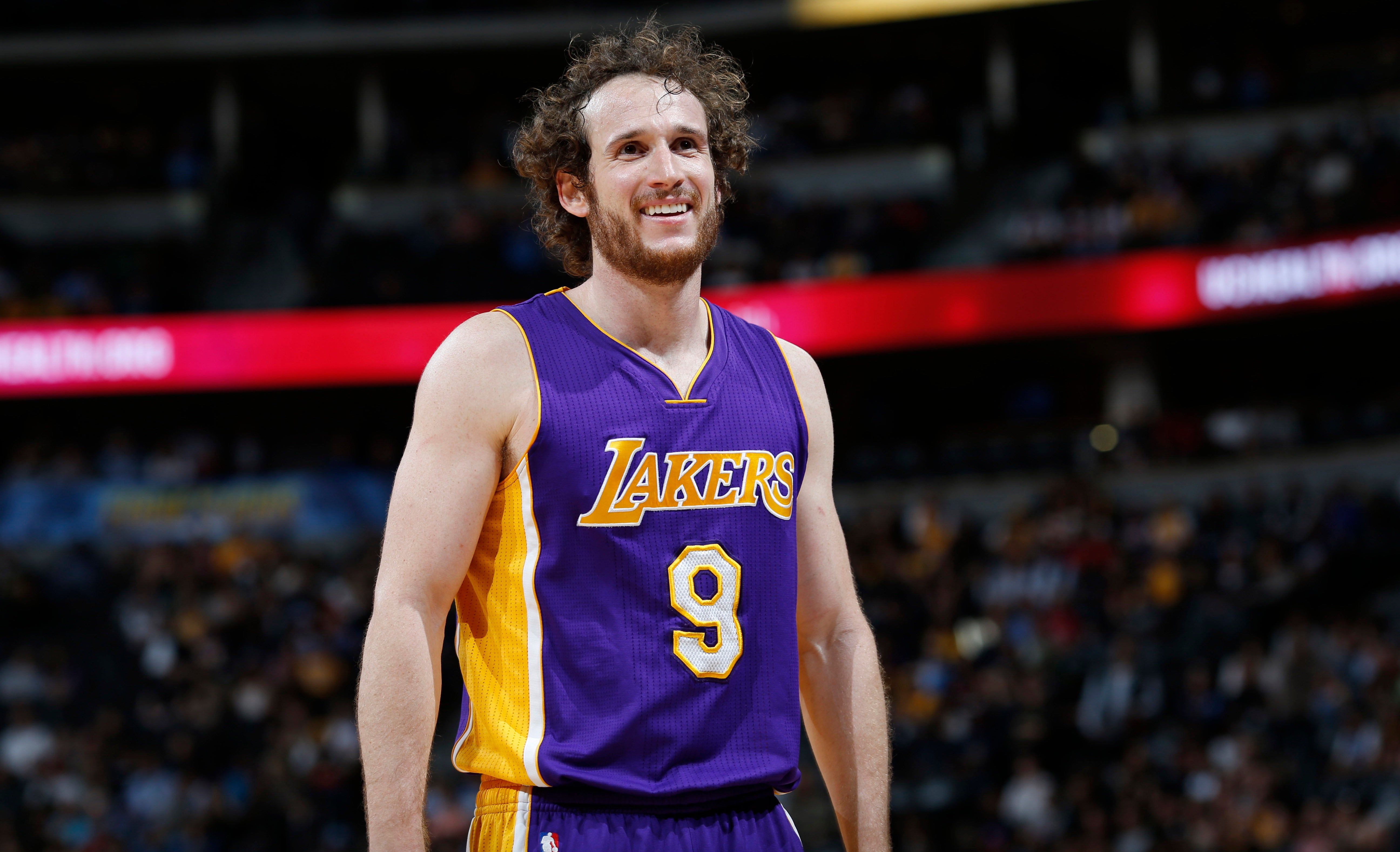 Deadspin Marcelo Huertas Pulls Off The Sneakiest Play In The History